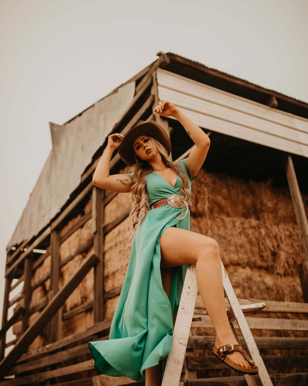 Cowhide leather sandals brown