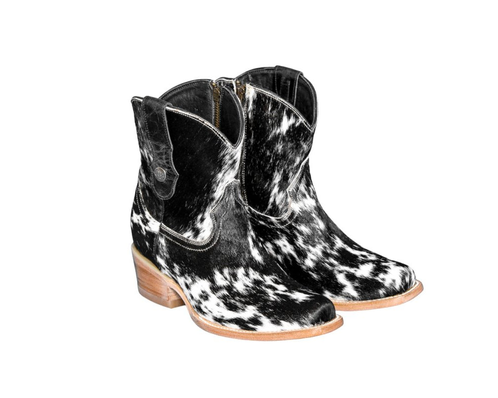 The Loretta Cowhide Boots - Size 6.5 US - Stiefeld Boots