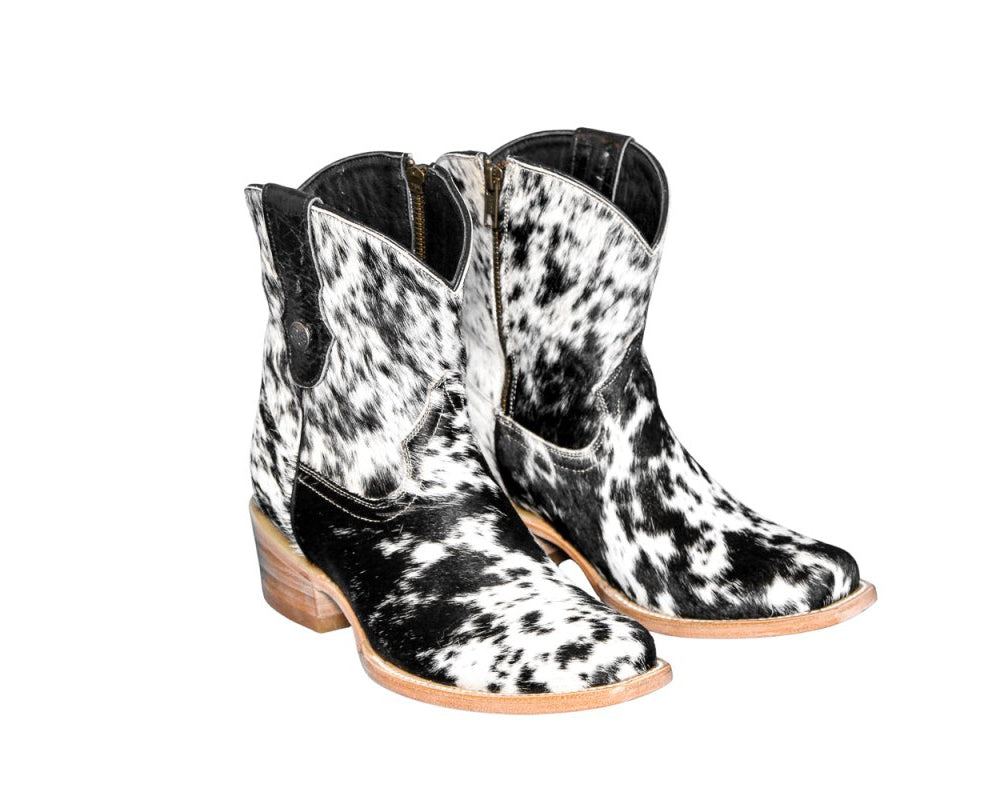 The Loretta Cowhide Boots - Size 7 US - Stiefeld Boots