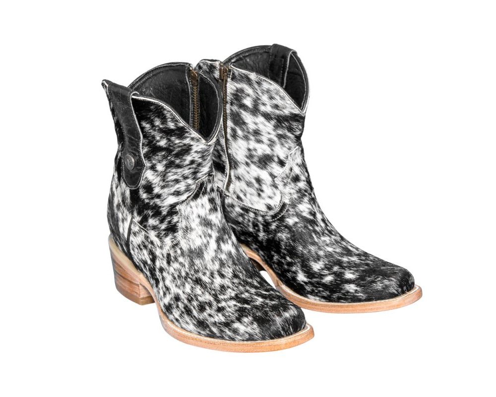 The Loretta Cowhide Boots - Size 7.5 US - Stiefeld Boots