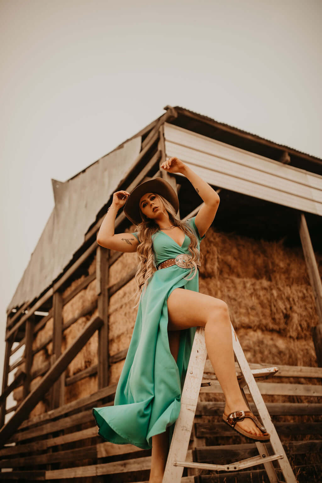 Cowhide leather sandals brown