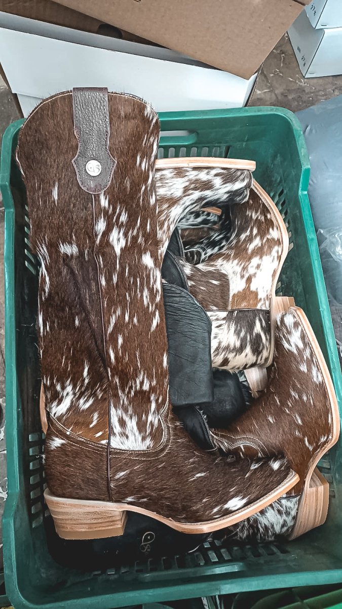 Lorraine Knee - High Cowhide Boots – Brown & White - Stiefeld Boots